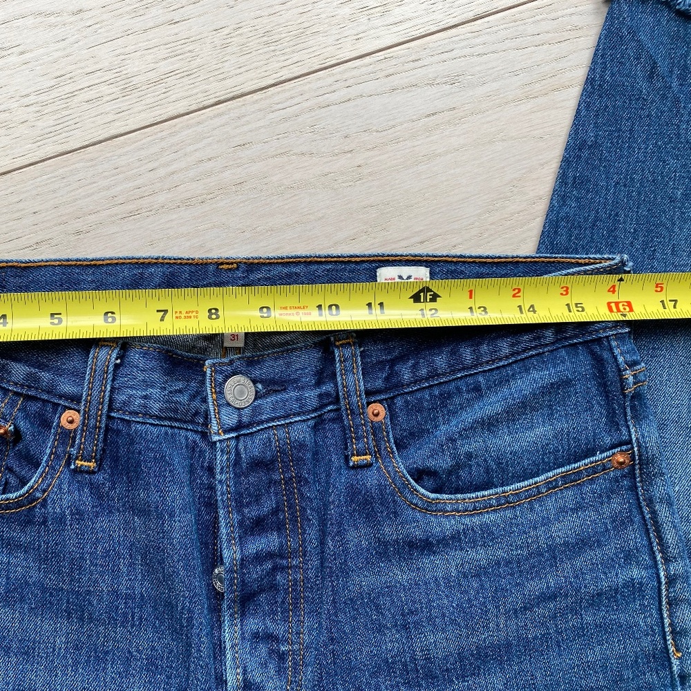 LEVIS Straight Leg - Picture 3 of 4